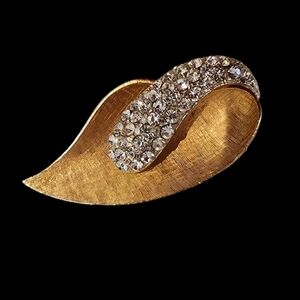 Vintage mid century modern brooch pin rhinestones gold leaf lily  A0244
